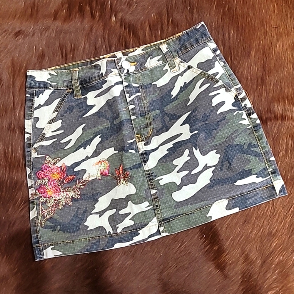 Girls camo and flower skirt/skort size 14